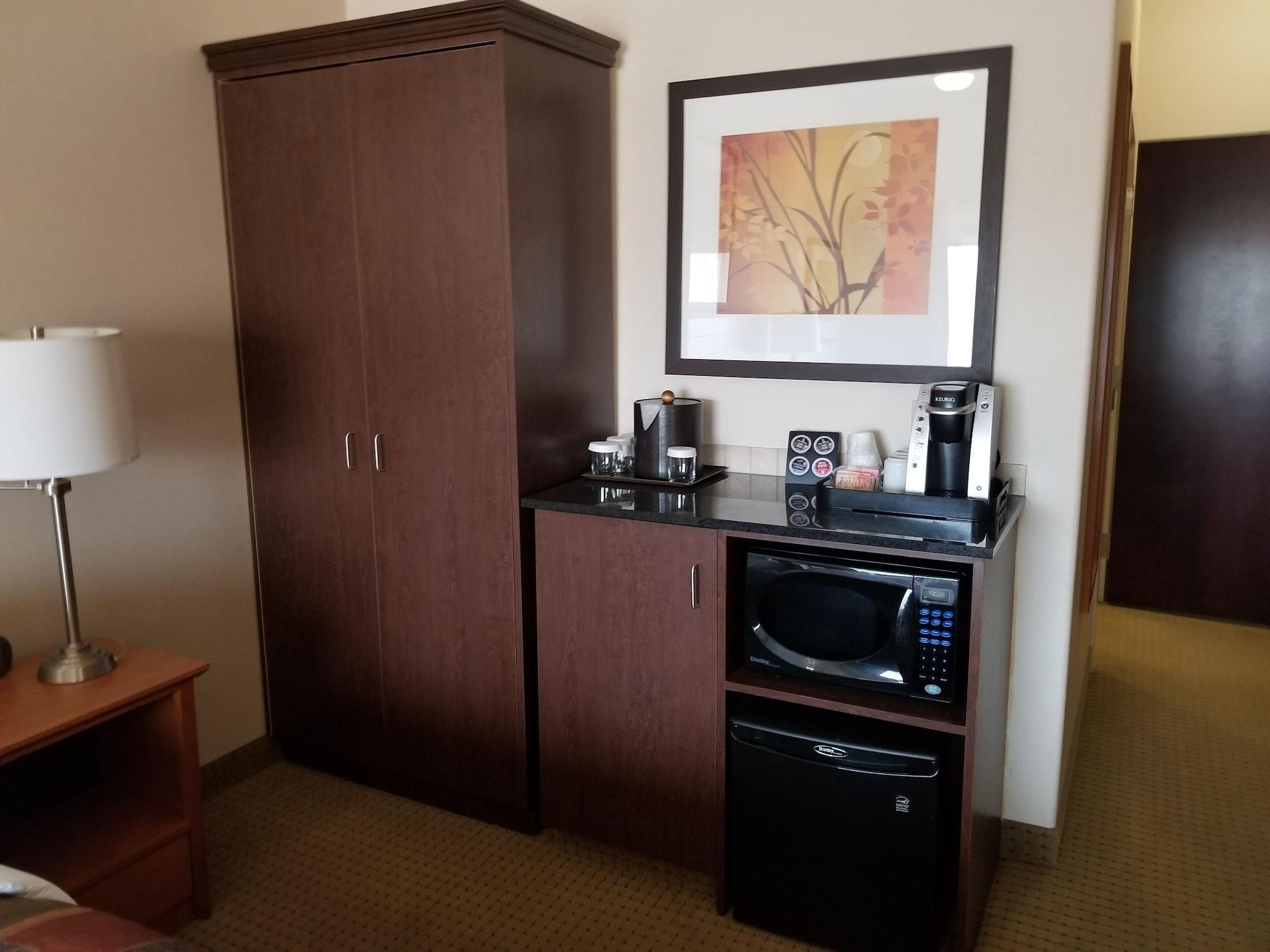 Ramada By Wyndham Drayton Valley Luaran gambar